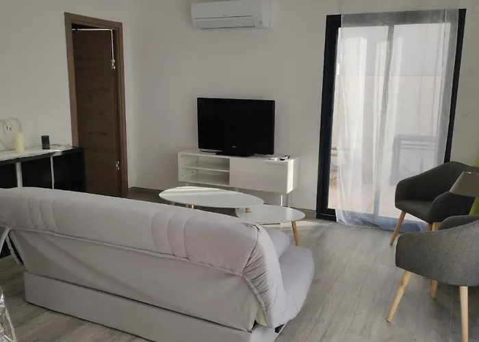 Jolie Petite Maison A 50 Metres De La Plage