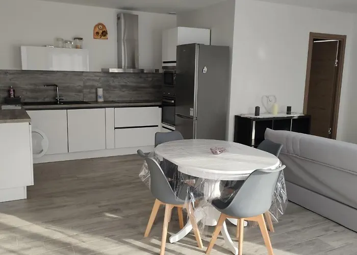 Jolie Petite Maison A 50 Metres De La Plage