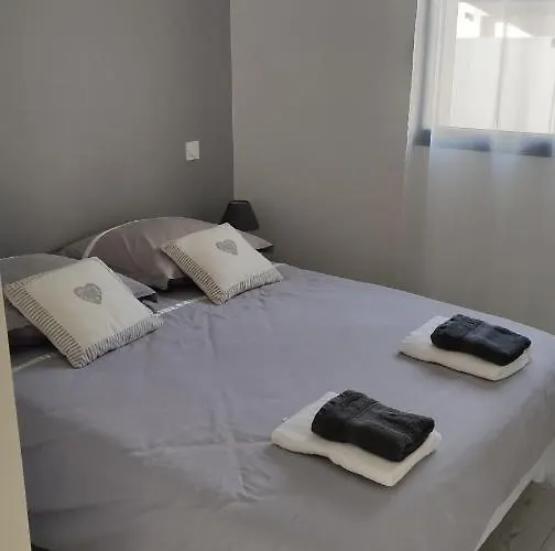 Jolie Petite Maison A 50 Metres De La Plage